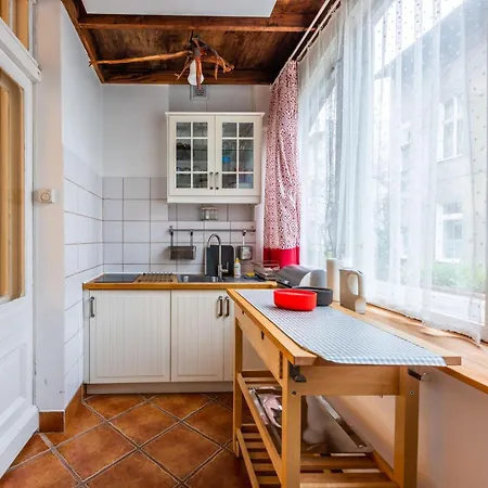 Cosy Victus Near The Train Station By Renters Appartamento