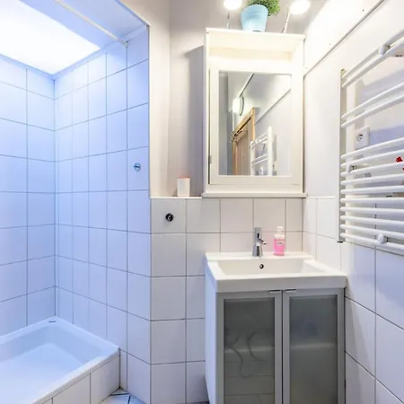 Cosy Victus Near The Train Station By Renters Appartamento *