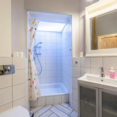 Cosy Victus Near The Train Station By Renters Appartamento *