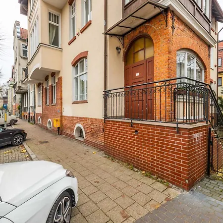 Cosy Victus Near The Train Station By Renters